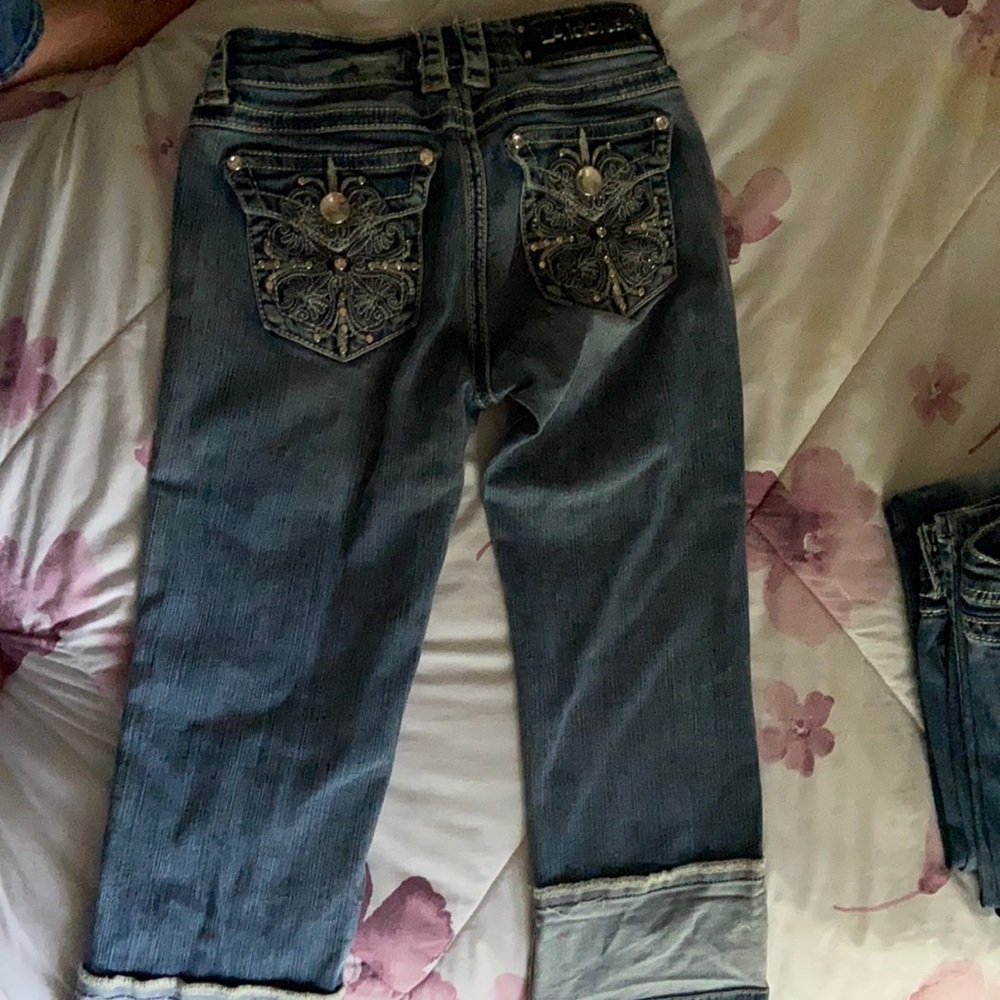 Juniors women’s cuffed Capri size 7 gently worn